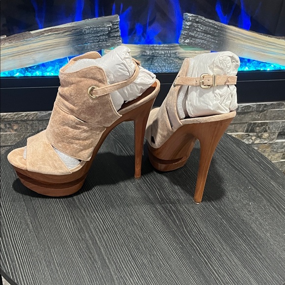 Jessica Simpson Tan Platform Shoes - Picture 2 of 2